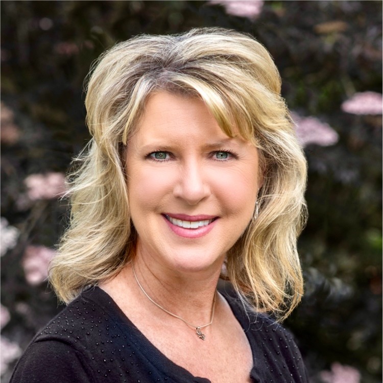 Christy Lanshe headshot