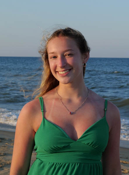 Danielle Myers headshot