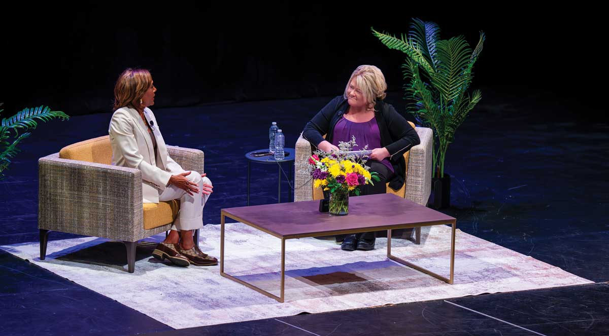 Robin Roberts and President Laurie Bernotsky