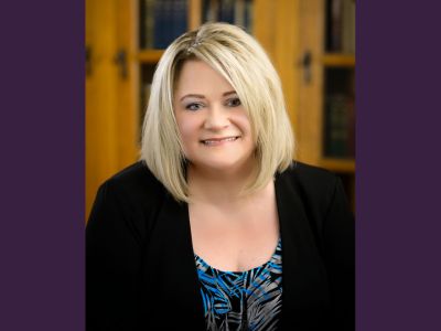 Dr. Laurie Bernotsky Hoeadshot