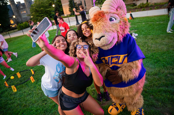 Students taking a selfie with Rammy